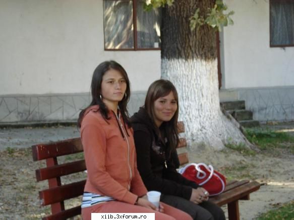 Statiunea Oglinzi - Gratar - viorela si cu ana maria - asteptau mancarea de - Pe unde am fost ...